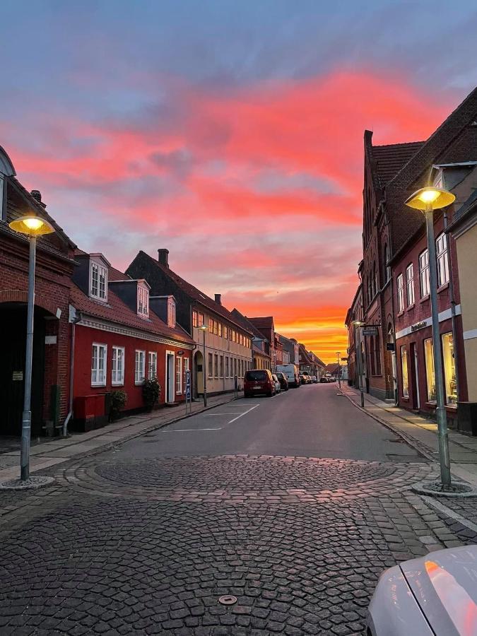 Charmerende Byhus I Praesto Centrum Luaran gambar